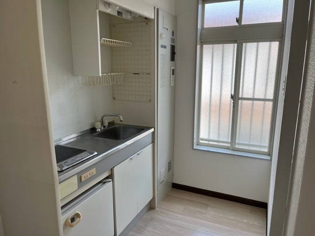 春日部市中央１丁目のアパートのキッチン