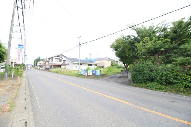 坂戸市小山　建築条件なし売地　東武東上線『坂戸駅』バス7分　の前面道路含む現地写真