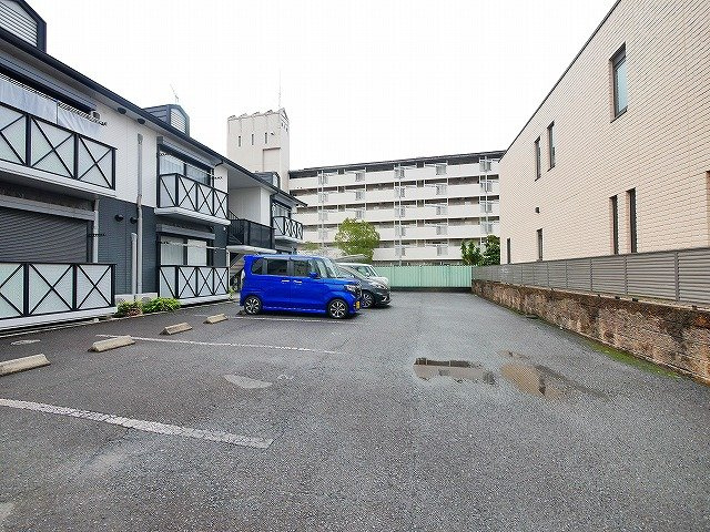 サニーハイツ（大宮町４丁目）の駐車場