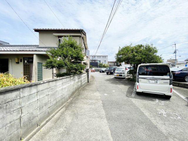 エクセレントハイツ住吉の駐車場