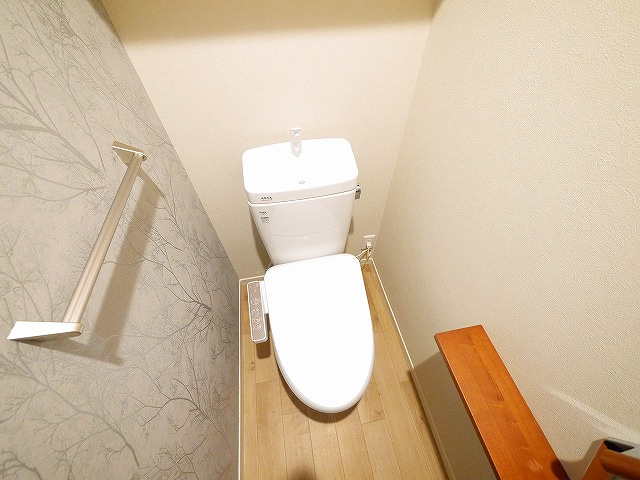 メモリーハウスのトイレ|ゆったりとしたウォシュレット付きのトイレです