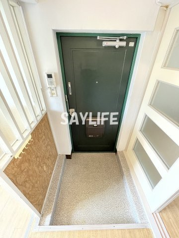 進和マンションの玄関