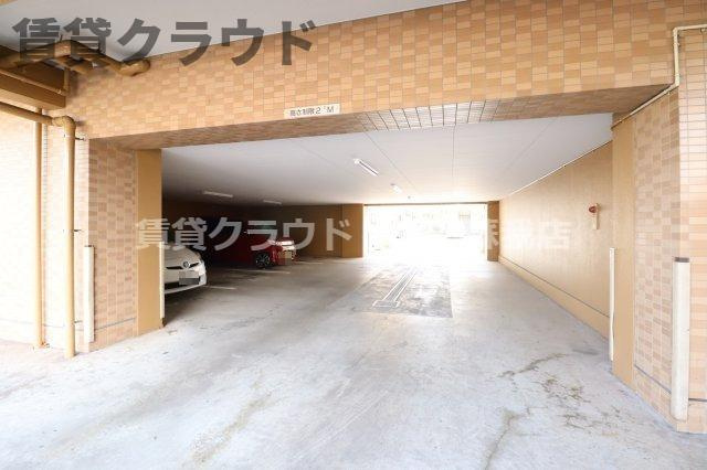 ヒロ末広の駐車場|駐車場があるので、車を買う予定の方も安心です