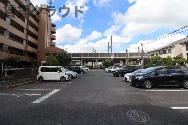 ヒロ末広の駐車場|収納があります
