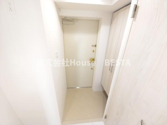 レーヴメゾン新神戸の玄関