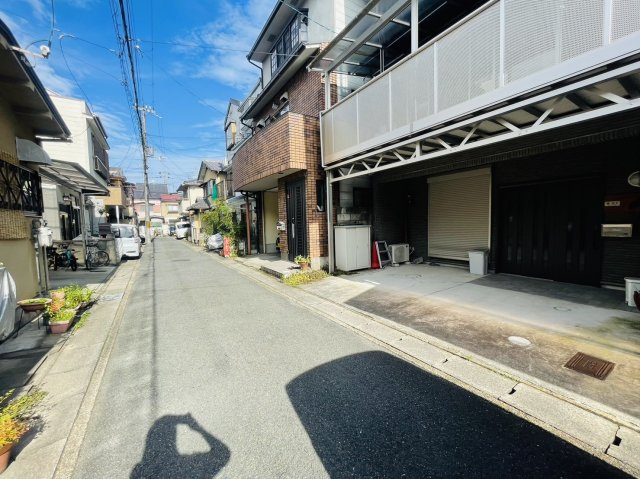 嵯峨甲塚町の前面道路含む現地写真