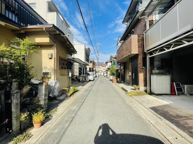 嵯峨甲塚町の前面道路含む現地写真