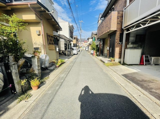 嵯峨甲塚町の前面道路含む現地写真
