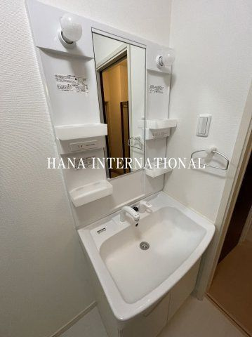 フォレストメゾンの独立洗面台|※反転タイプ参考写真