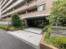 【エントランス】 | 緑のある綺麗なエントランスです♪