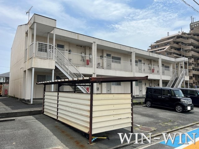 ブルーリボン B棟の駐車場