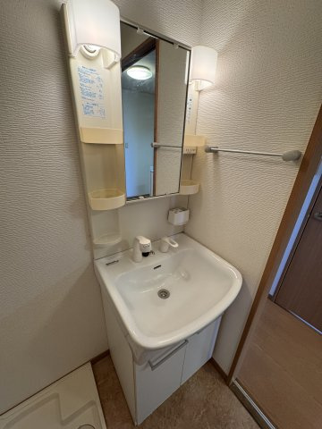 本州東海ビルの独立洗面台