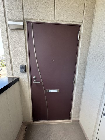 本州東海ビルの玄関