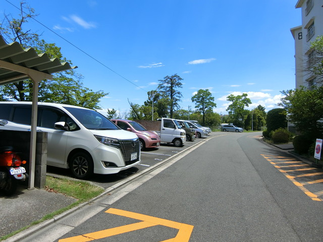 山田池住宅7号棟の駐車場
