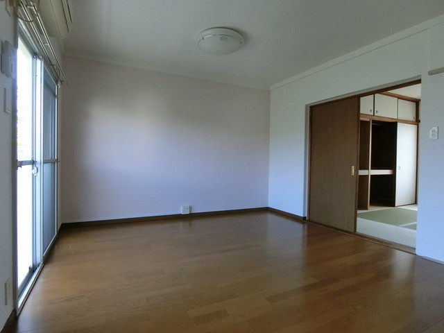 山田池住宅7号棟の居間・リビング