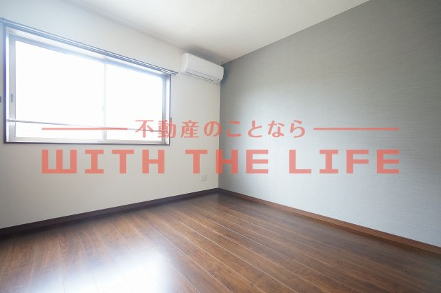 アウトリメッサ【10,000円キャッシュバック対象物件】の洋室|落ち着いた色調の洋室です