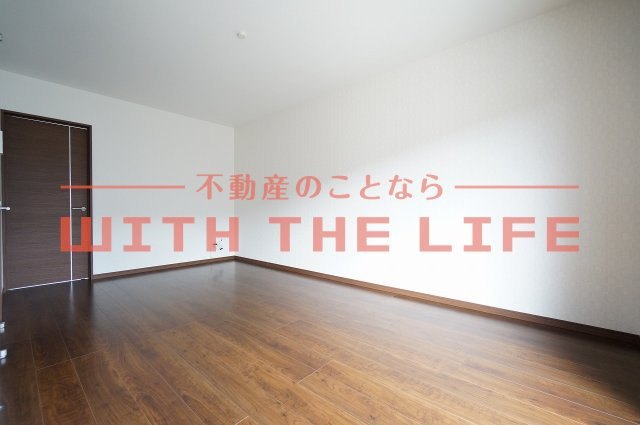 アウトリメッサ【10,000円キャッシュバック対象物件】の内装|明るい室内です