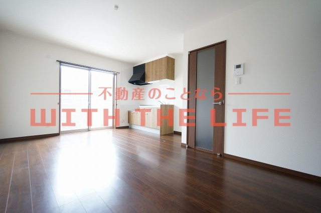 アウトリメッサ【10,000円キャッシュバック対象物件】の居間・リビング|おしゃれな居間です