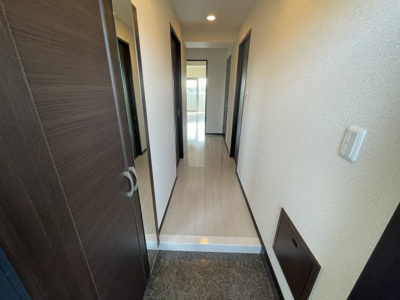 【玄関】 | AXIA PazShinnabe | 退去前につき現況を優先します。