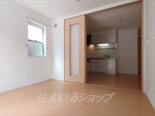 安芸高田市吉田町吉田のアパートの居間・リビング