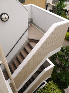 【その他共用部分】 | 共用階段にて上階に登る必要があります。