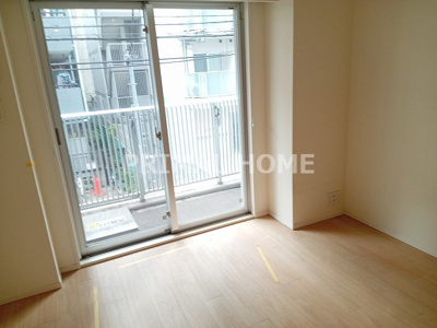 【居間・リビング】 | パークアクシス横浜反町公園 | 同タイプ（反転）のお部屋の写真です。