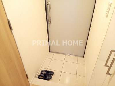 【玄関】 | パークアクシス横浜反町公園 | 同タイプ（反転）のお部屋の写真です。