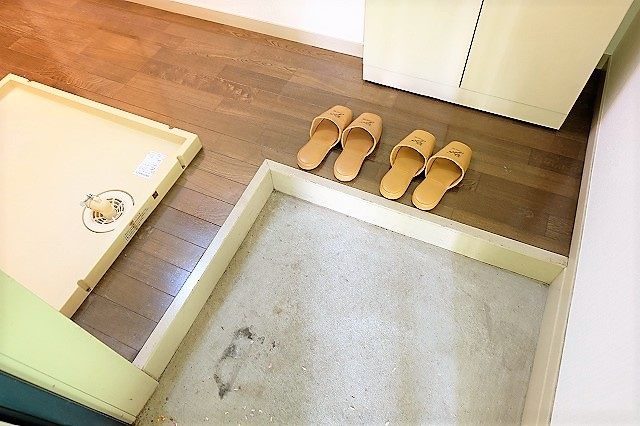 アドバンス拝島の玄関