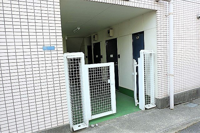 アドバンス拝島のエントランス