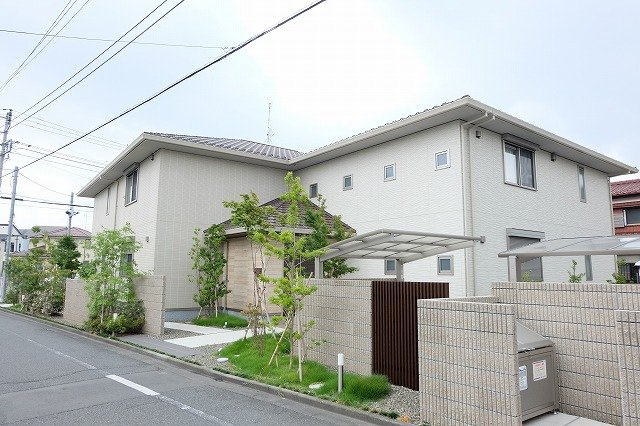 アドラブールの外観