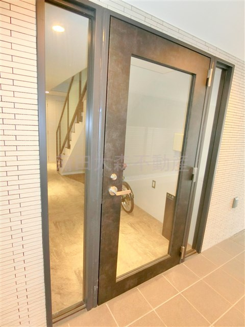 アズ南大井レジデンスのエントランス|TVモニター付オートロック　宅配BOXメールBOX　エントランス