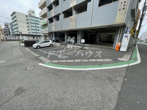 第１花園ビルの駐車場