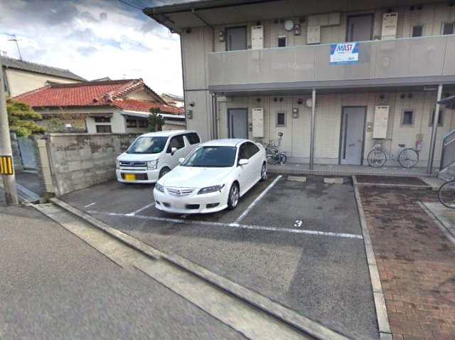 ハイツ ファインの駐車場