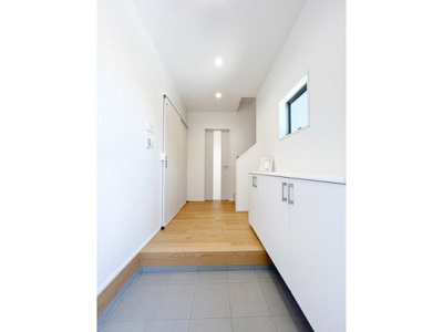 【玄関】 | 鈴鹿市庄野羽山2丁目《3号棟》