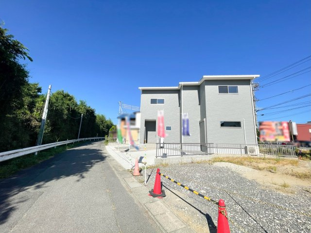 鈴鹿市庄野羽山2丁目《3号棟》の前面道路含む現地写真