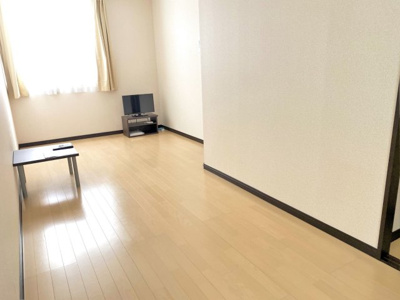 【内装】 | MKヴィヴレ | 参考写真、1階はフローリング2階はカーペット
