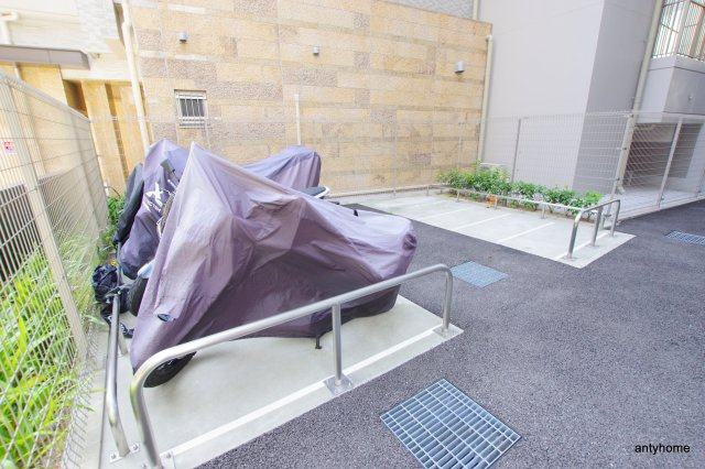 エスリード京橋グランツ　仲介手数料無料の駐車場