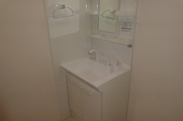 倉敷市日ノ出町１丁目のアパートの独立洗面台|シャンプードレッサー