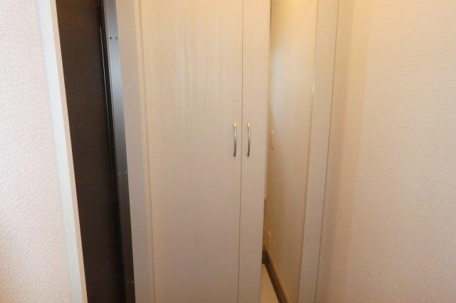 倉敷市日ノ出町１丁目のアパートの内装|シューズボックス