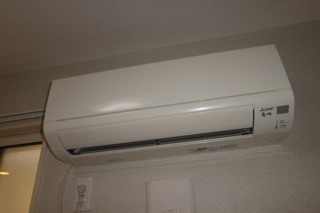 倉敷市日ノ出町１丁目のアパートの設備|エアコン
