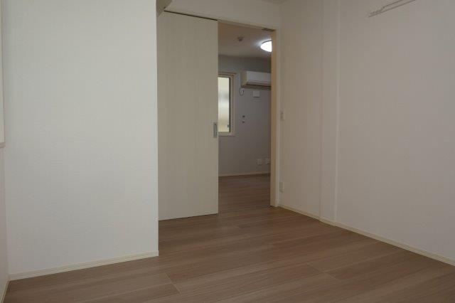 倉敷市日ノ出町１丁目のアパートの洋室