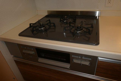 【キッチン】 | 瀬戸内ハウジングⅢ | ３口ガスコンロ