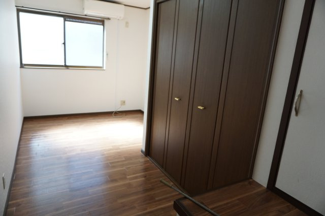 菱屋東1丁目貸家の洋室