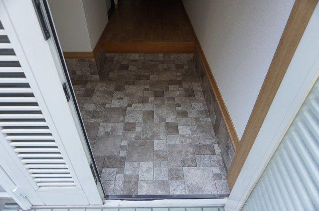 菱屋東1丁目貸家の玄関