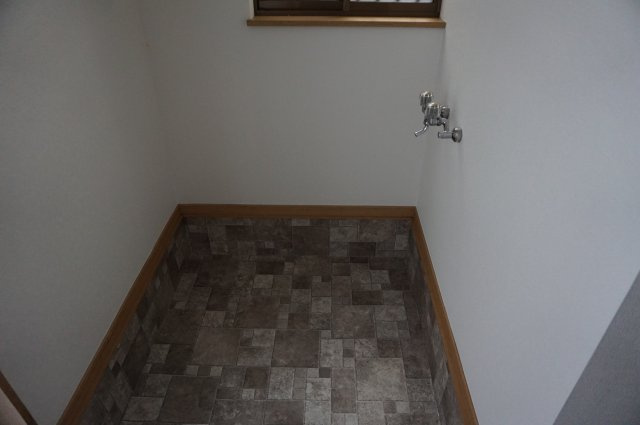 菱屋東1丁目貸家の玄関|ワンちゃん飼うなら、ここでシャンプーとかできますね。