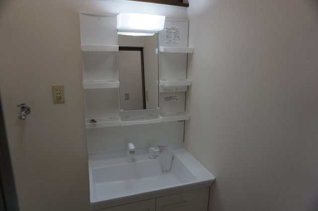 菱屋東1丁目貸家の独立洗面台