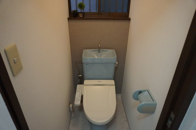 菱屋東1丁目貸家のトイレ