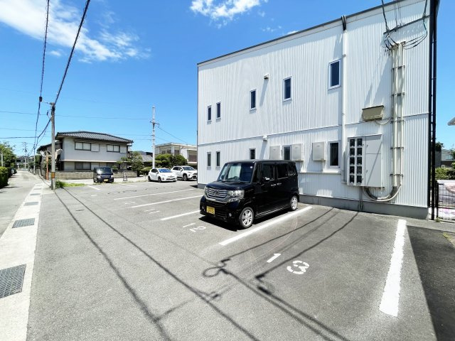 リブライフ国府の駐車場