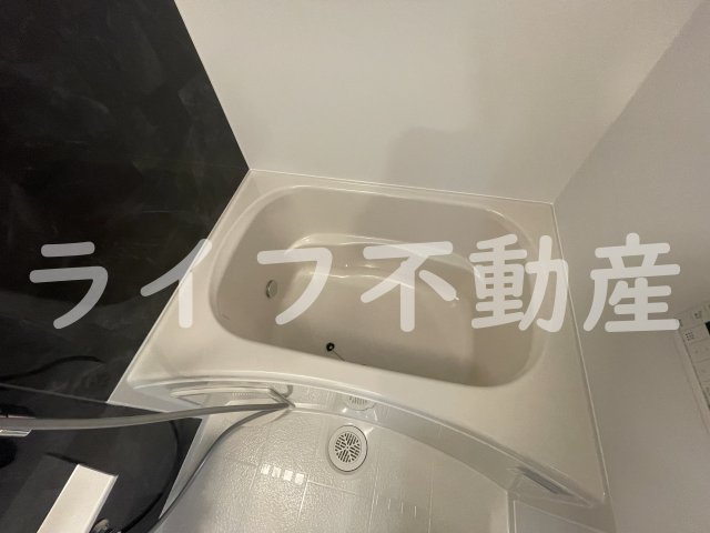 カーサ・オストロの浴室|落ち着いた空間のお風呂です