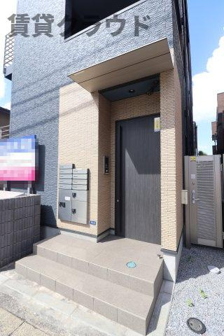 AQUE22のエントランス|落ち着いたエントランスです